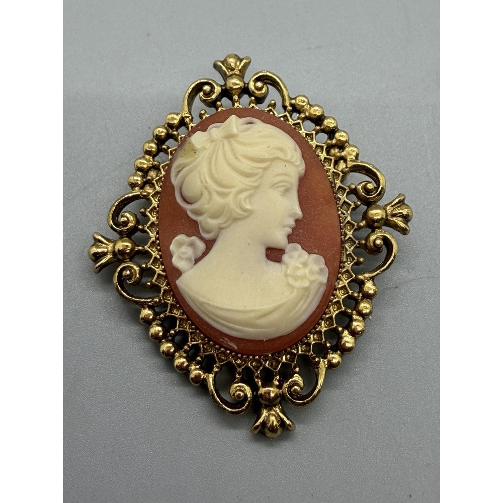 Vintage Avon Cameo Brooch Locket Gold Tone Floral Accents Portrait of a Lady